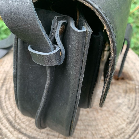 Gorgeous vintage genuine leather black cross body bag - Picture 12 of 16